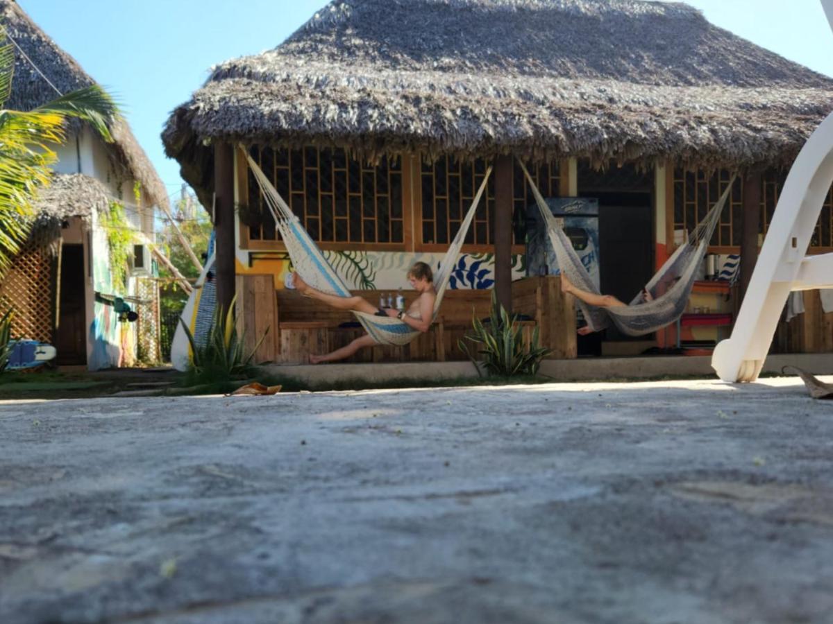 Green Belly Surf Hostel El Paredón Buena Vista Exteriér fotografie