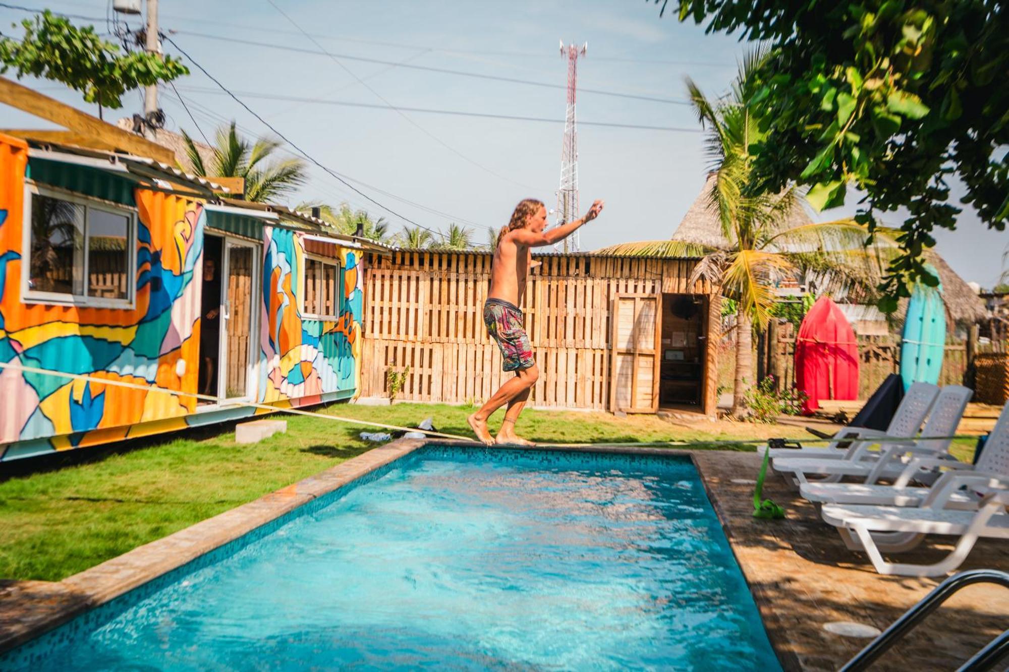 Green Belly Surf Hostel El Paredón Buena Vista Exteriér fotografie